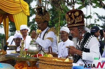 [Indonesia Report] Indonesian Hindus celebrate annual Kasodo Ritual