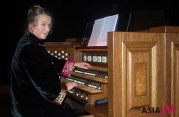 Polish organist enchants Arabic audience with the only organ in Arabian peninsula