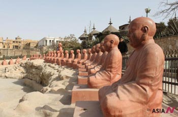 Radical Islamist destroys a Buddha statue at Japanese Garden in Cairo