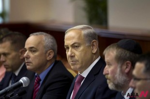 Israel's Prime Minister Benjamin Netanyahu, center, attends the weekly cabinet meeting in Jerusalem, Sunday, July 28, 2013. Netanyahu urged his skeptical coalition partners Sunday to agree to free Palestinian prisoners as part of U.S efforts to resume peace talks, calling the deal a "tough decision" that he took for the good of the country. (AP Photo/Ronen Zvulun, Pool)