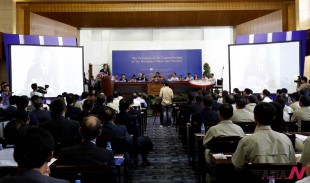 (130728) -- MANDALAY, July 28, 2013 (Xinhua) -- Photo taken on July 28, 2013 shows the ceremony of the commissioning of the Myanmar-China Gas Pipeline, in Mandalay, Myanmar. A Myanmar-China natural gas pipeline (Myanmar section), co-invested by four countries including China, Myanmar, South Korea and India, was inaugurated in northern Myanmar's Mandalay on Sunday. (Xinhua/U Aung)