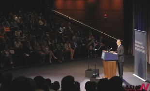 World Bank President Jim Yong Kim delivers a speech about the global economy and the state of poverty around the world at George Washington University in Washington D.C., the United States, Oct. 1, 2013. (Xinhua/NEWSis)