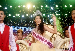 Miss Universe Myanmar Moe Sat Wine poses for photos after winning the crown at the Miss Myanmar Universe 2013 pageant in Yangon, Myanmar, Oct. 3, 2013. An initial local beauty pageant Miss Myanmar Universe on Thursday was launched at National Theater in Yangon to select a contestant for the annual Miss Universe beauty contest to be held in Moscow of Russia. (Xinhua/NEWSis)