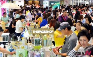 Chinese shoppers are shopping for Korean cosmetics. (Photo : NEWSis)