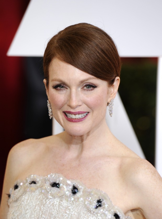 Julianne Moore received best actress Oscar at the Oscars ceremony on Sunday, Feb. 22, 2015, at the Dolby Theater in Los Angeles. (Xinhua/Yang Lei)