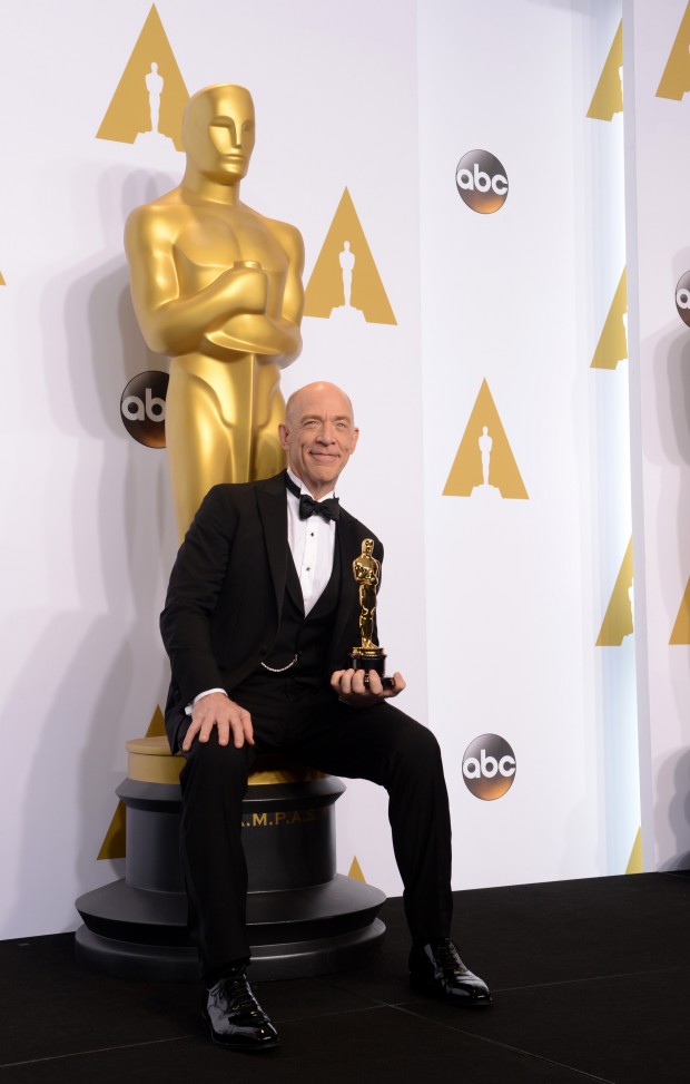 Actor J.K. Simmons poses after winning the Best Actor in a Supporting Role award for "Whiplash" during the 87th Academy Awards at the Dolby Theater in Los Angeles, the United States, on Feb. 22, 2015. (Xinhua/Yang Lei)