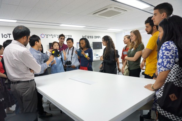 The students in one of the center's IoT labs. 