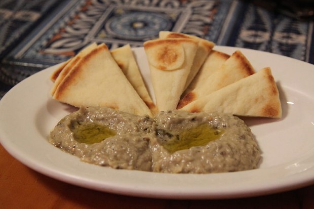 Baba_ganoush_and_pita