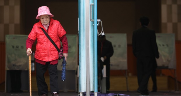 A South Korean elder walks out of a polling station in Seoul, South Korea. (Xinhua/Yao Qilin)(zcc) 