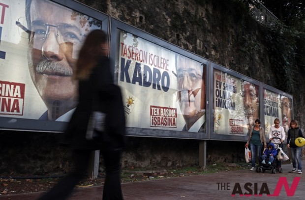 Election billboards in Turkish streets, as general elections will be held on Nov. 1, 2015. (AP Photo/Emrah Gurel )