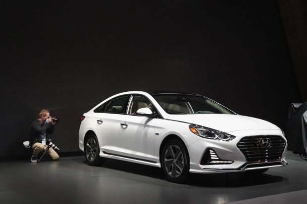  CHICAGO, IL - FEBRUARY 08: Hyundai Motor Company shows off a 2019 Sonata Hybrid at the Chicago Auto Show on February 8, 2018 in Chicago, Illinois. The show is the nation's largest and longest-running auto show.   Scott Olson/Getty Images/AFP == FOR NEWSPAPERS, INTERNET, TELCOS & TELEVISION USE ONLY ==/2018-02-09 05:22:50/ 