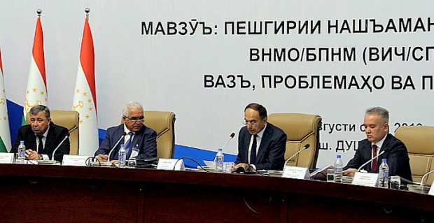 The council in session (Khovar)