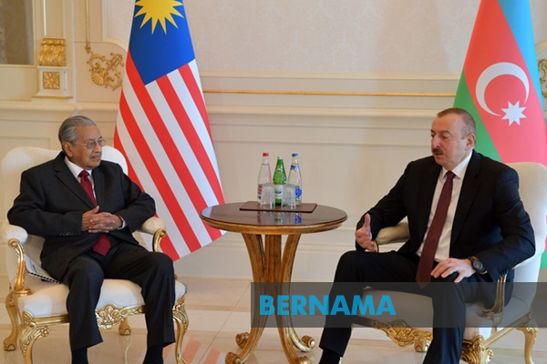 Dr Mahathir and President discuss ways to expand cooperation (Bernama)