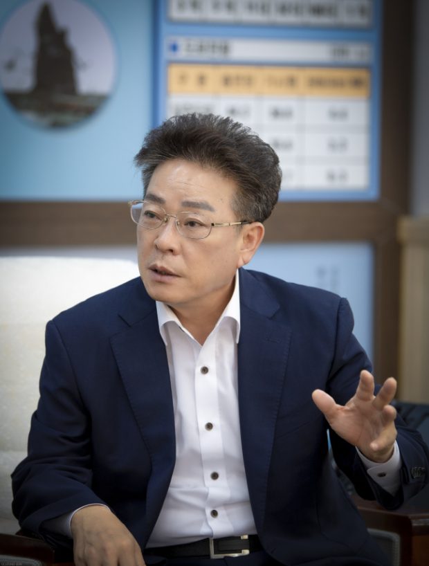 Governor Kim Byung-soo 