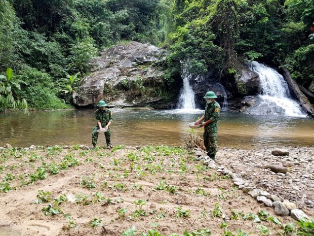 Soldiers-growing-vegetables-at-a-checkpoint-near-Laos-border-gate-in-Quang-Nam-Province.jpg