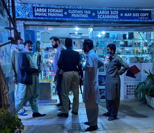 Shop raided for violating SOPs (Picture by Information Department, Government of Sindh)