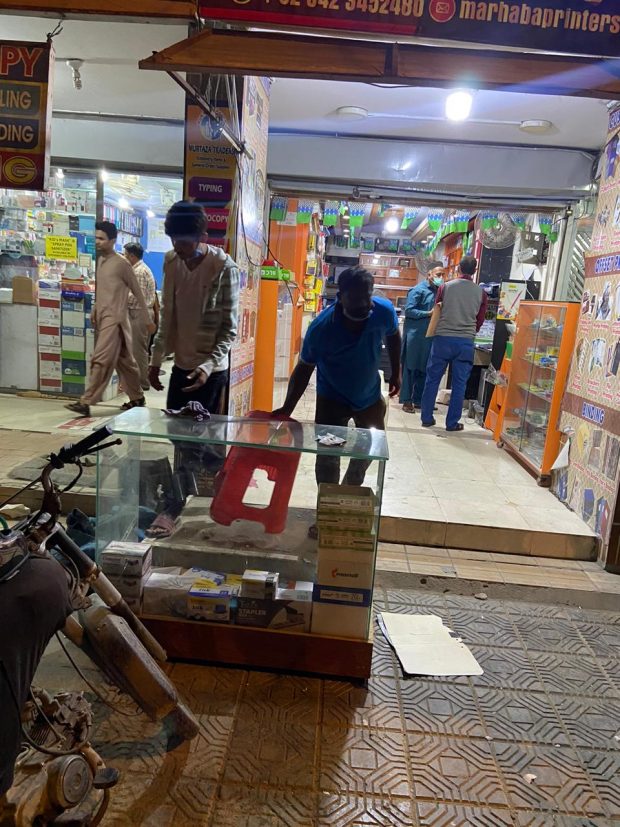 Shop sealed for violating SOPs (Picture by Information Department, Government of Sindh) 