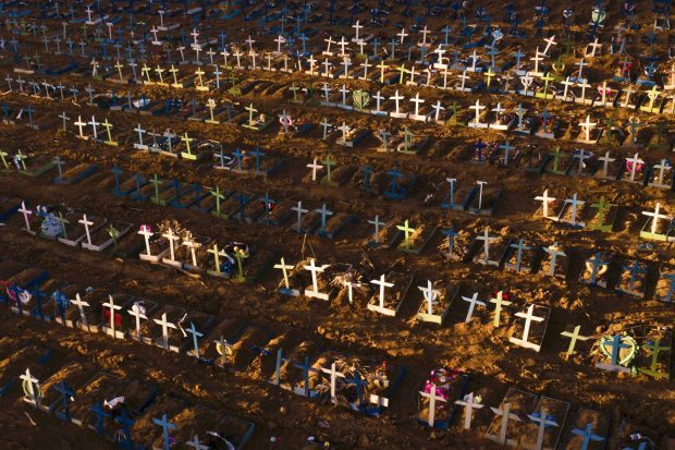 Brazilian corona death graves