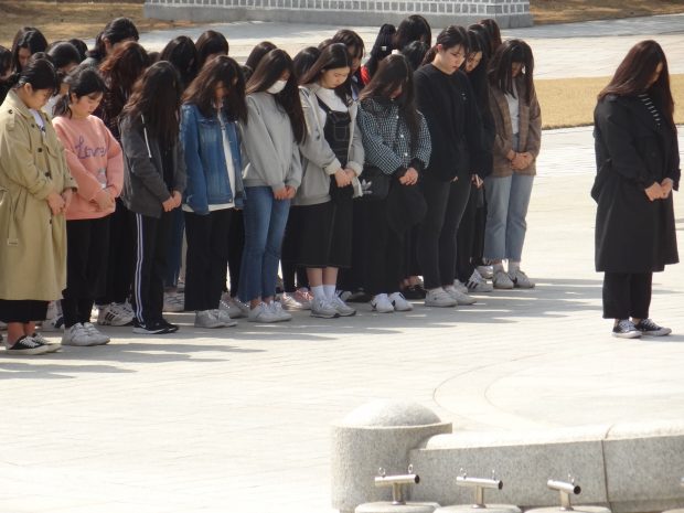 Students pay their respect to the fallen heroes in Gwangju 