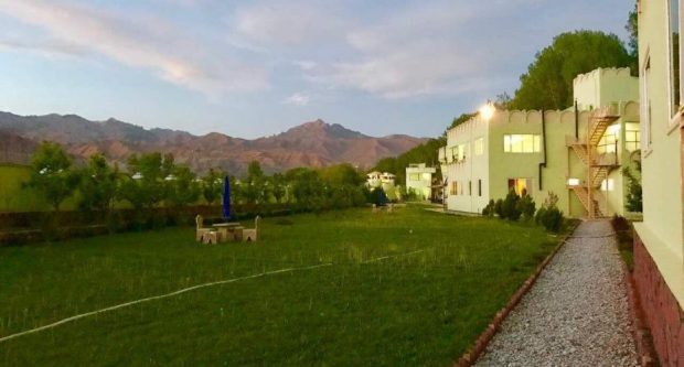 Silk Road Hotel in Bamiyan City. It is said that the hotel's on-site Japanese restaurant attracts customers from far away to enjoy Japanese culture and food. 