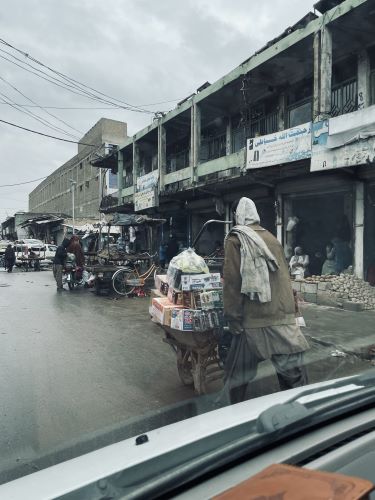 A peddler walking through a bazaar (traditional market) in Kandahar. In Afghanistan, many people rely on small carts to make a living. Someone I met in Afghanistan said that all these misfortunes began with ‘poverty.’ Can the Taliban give good days to the weak living in the lowest places?