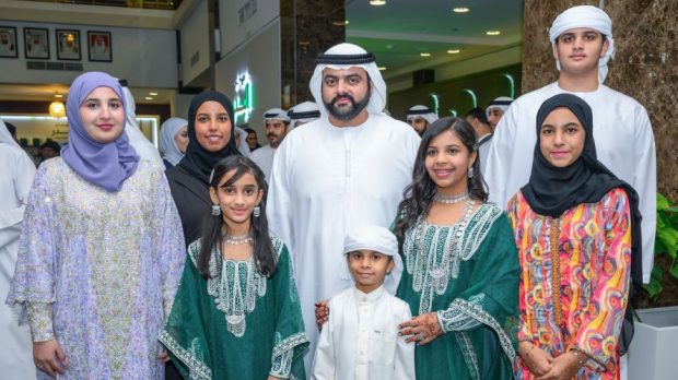 HH Sheikh Mohammed with visitors (WAM)