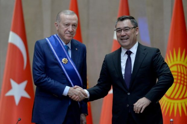 Turkish President Recep Tayyip Erdogan, left, and Kyrgyz President Sadyr Japarov, right, shake hands after Erdogan is awarded with The Order of Manas at Yntymak Ordo State Residence in Bishkek, Kyrgyzstan, Tuesday, Nov. 5, 2024. (Photo: AP/Yonhap)